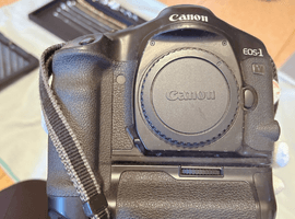 Canon：EOS 1Vなど3点