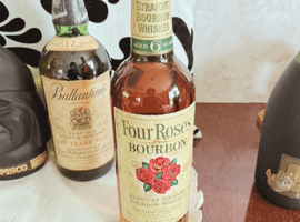 ウイスキー：Four Roses（6年）／ウイスキー：CHIVAS BROTHERS（ロイヤルサルート 21年 青）など4点