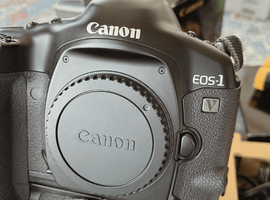 Canon：EOS 1V HS／Canon：ボディなど4点