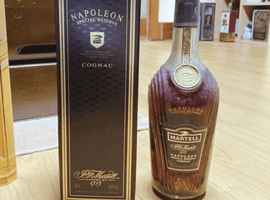 ブランデー：MARTELL（ナポレオン スペシャル リザーブ グリーンボトル）／ウイスキー：Suntory（響 ノンエイジ 金キャップ 裏ゴールドラベル）など11点