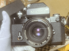 Nikon：交換レンズ付きボディ／Nikon：ボディなど3点