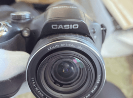 CASIO：EX-FH20／Nikon：ボディなど5点