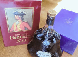 ブランデー：Hennessy（XO 金キャップ クリアボトル）／ブランデー：COURVOISIER（ナポレオン）など4点