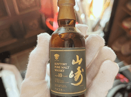 ウイスキー：Suntory（山崎 10年 ピュアモルト グリーンラベル ミニボトル）／ブランデー：CAMUS（ナポレオン エクストラオールド）など4点