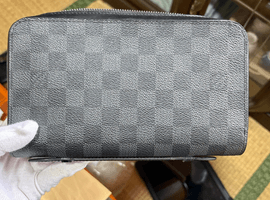 LOUIS VUITTON / ダミエ グラフィット / ジッピーXL / N41503 / 状態ランク：Bなど2点
