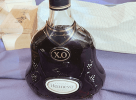 ブランデー：Hennessy（XO 金キャップ グリーンボトル）／ブランデー：CAMUS（ナポレオン ブック 白緑）など3点