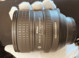 Nikon：レンズ／Nikon：ボディなど2点