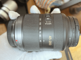 Panasonic：LUMIX G VARIO 45-200mm F4.0-5.6 MEGA O.I.S.／Canon：交換レンズ付きボディなど3点