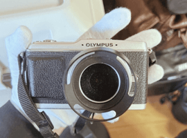 OLYMPUS：ボディ／OLYMPUS：ボディなど4点