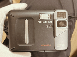 FUJIFILM：ボディ／CONTAX：交換レンズ付きボディなど8点