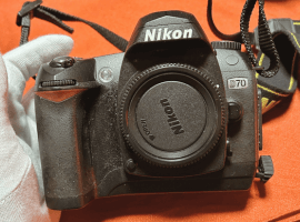 Nikon：ボディ／Nikon：レンズなど4点