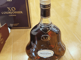 ブランデー：Hennessy（XO 金キャップ グリーンボトル）／ウイスキー：Johnnie Walker（ブルーラベル オールデスト）など8点