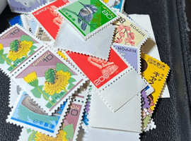 普通切手「コアオハナムグリ」10円切手／普通切手「ヤマセミ」80円切手など