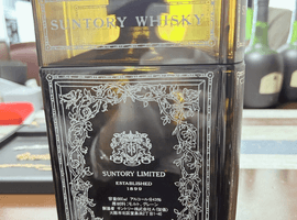 ウイスキー：Suntory（オールド ブック型）／ブランデー：COURVOISIER（VSOP ファインシャンパーニュ）など3点