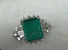 Pt900 / エメラルド / 2.06ct / メレダイヤ / 0.64ctなど5点