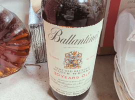 ウイスキー：Ballantines（30年 ベリーオールド 青青旗）／ブランデー：Hennessy（XO 金キャップ グリーンボトル）など8点