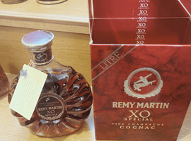 ブランデー：REMY MARTIN（XOスペシャル 旧クリアボトル）／ウイスキー：CHIVAS BROTHERS（シーバスリーガル 12年 旧ボトル）など10点