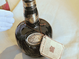 ウイスキー：CHIVAS BROTHERS（ロイヤルサルート 21年 緑）／ブランデー：CAMUS（カミュ ナポレオン デラックスデキャンタ）など5点