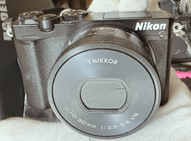 Nikon：1 J5 標準パワーズームレンズキット ブラックなど4点