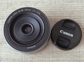 Canon：EF-M 22mm F2 STM シルバー／Canon：EF-M 15-45mm F3.5-6.3 IS STM シルバーなど3点