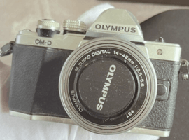 OLYMPUS：OM-D E-M10 Mark II 14-42mm EZレンズキット シルバーなど4点