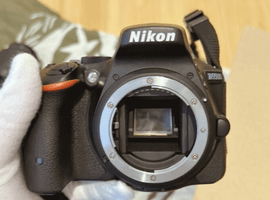 Nikon：ボディ／Nikon：レンズなど2点