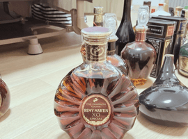 ブランデー：REMY MARTIN（XOスペシャル 旧クリアボトル）／ウイスキー：CHIVAS BROTHERS（ロイヤルサルート 21年 緑）など3点