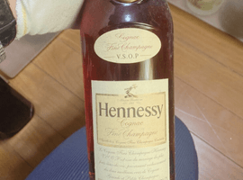 ブランデー：Hennessy（VSOP スリムボトル クリアボトル）／ブランデー：CAMUS（XO ロングネック）など4点