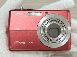 CASIO：ボディ／MINOLTA：交換レンズ付きボディなど4点