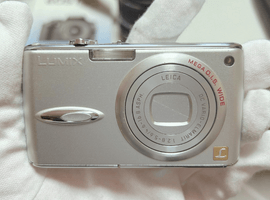 Panasonic：DMC-FX01／Canon：交換レンズ付きボディなど4点