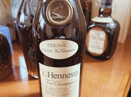 ブランデー：Hennessy（VSOP ファイン シャンパーニュ グリーンボトル）／ブランデー：CAMUS（XO ロングネック）など3点