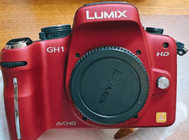 Panasonic：LUMIX DMC-GH1Kレンズキット レッドなど3点