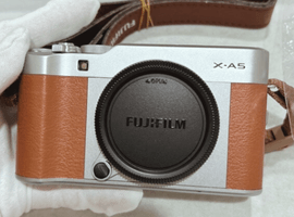 FUJIFILM：X-A5 キット ブラウン／Canon：EOS M6 Mark II EF-M 18-150 IS STMキット シルバーなど2点