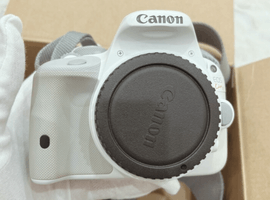 Canon：EOS Kiss X7 ボディ ホワイト+EF-S 18-55mm F3.5-5.6 IS STM ホワイト／Nikon：COOLPIX S8200 ブリリアントレッドなど4点