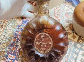ブランデー：REMY MARTIN（XOスペシャル 旧クリアボトル）／ブランデー：CAMUS（スペシャルリザーブ ブック ゴッホ ひまわり ブック型陶器）など6点