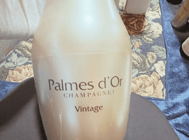 ワイン：Palmes d'Or（ニコラ フィアット キュヴェ パルムドール）／ウイスキー：Suntory（ローヤル 12年 黒ラベル）など7点