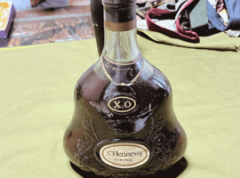 ブランデー：Hennessy（XO 金キャップ グリーンボトル）／ブランデー：CAMUS（スペシャル リザーブ ゴッホ アイリス ブック型ボトル）など4点