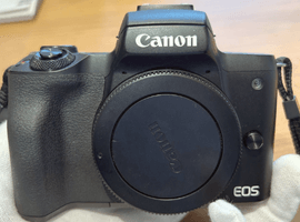 Canon：EOS Kiss M2 ボディ ブラックなど3点