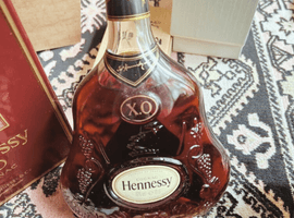 ブランデー：Hennessy（XO 金キャップ クリアボトル）／ウイスキー：CHIVAS BROTHERS（ロイヤルサルート 21年 青）など3点