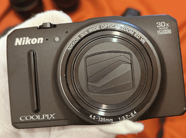 Nikon：COOLPIX S9700 プレシャスブラック／Nikon：レンズなど4点