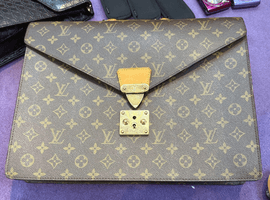 LOUIS VUITTON / モノグラム / セルヴィエット コンセイエ / M53331 / 状態ランク：Bなど2点(青森県五所川原市・出張買取)｜ブランド品の高価買取なら【バイセル】