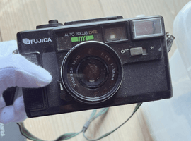 FUJIFILM：ボディ／PENTAX：交換レンズ付きボディなど4点