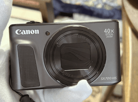 Canon：PowerShot SX720 HS ブラック／Panasonic：DMC-FH7など2点