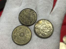 硬貨（100円銀貨）など4点