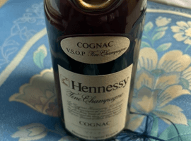 ブランデー：Hennessy（VSOP スリムボトル グリーンボトル）／ウイスキー：Suntory（ローヤル 15年 ゴールドラベル）など3点