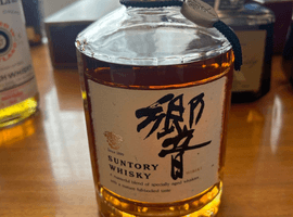ウイスキー：Suntory（響 金キャップ 裏ゴールドラベル）／ウイスキー：Suntory（スペシャルリザーブ ハープ型ボトル）など4点