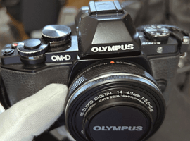 OLYMPUS：OM-D E-M10 14-42mm EZレンズキット ブラックなど5点