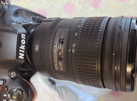 Nikon：交換レンズ付きボディ／Nikon：交換レンズ付きボディなど2点