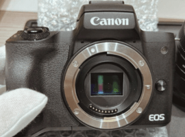 Canon：EOS Kiss M2 ボディ ブラック／Canon：EF-M 15-45mm F3.5-6.3 IS STM グラファイトなど3点