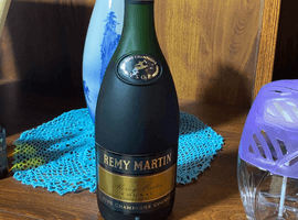 ブランデー：REMY MARTIN（VSOP 旧旧）／ウイスキー：Suntory（古樽仕上 竹炭濾過 1991）など4点